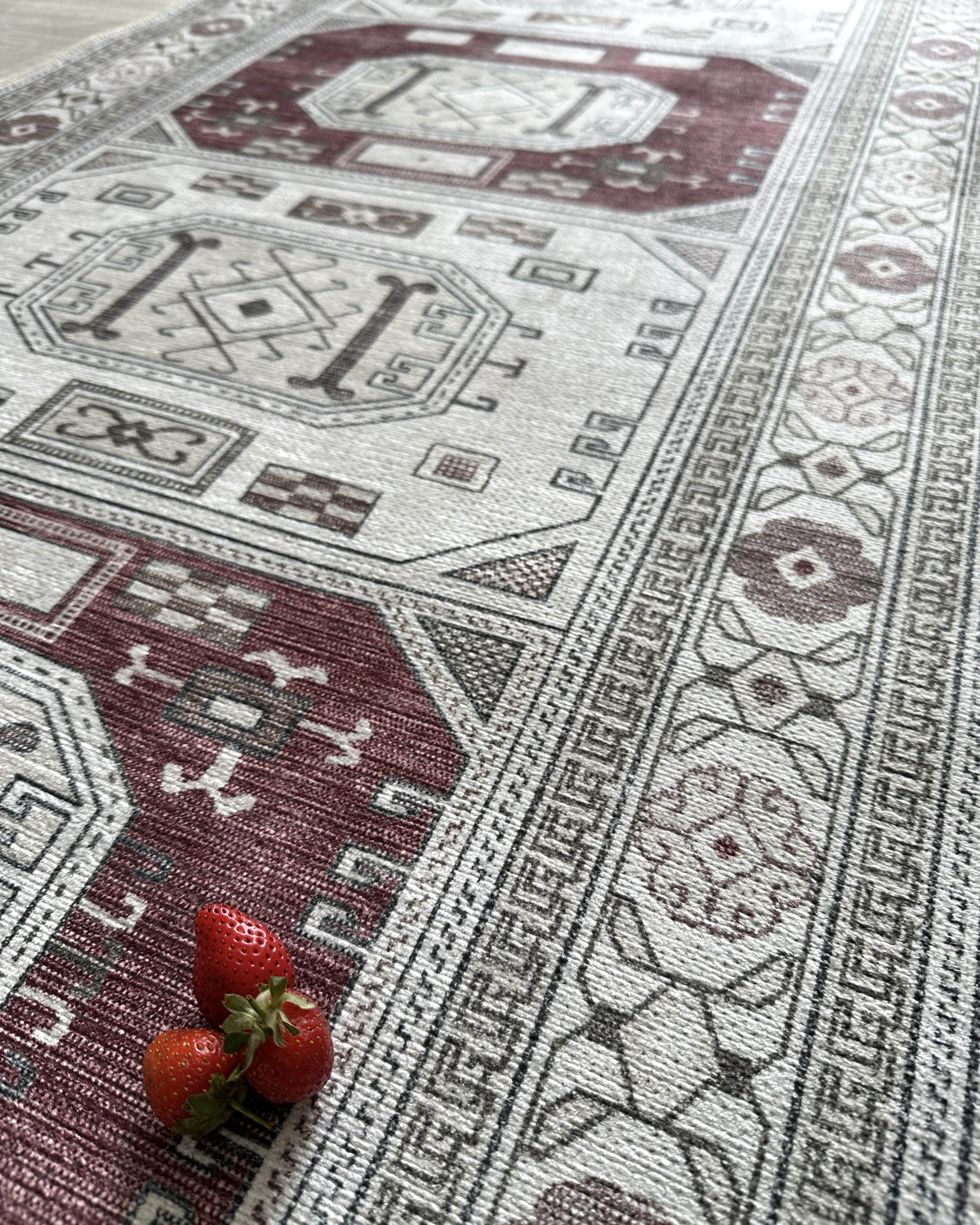 Jianna Modern Turkish Cream Burgundy Rug