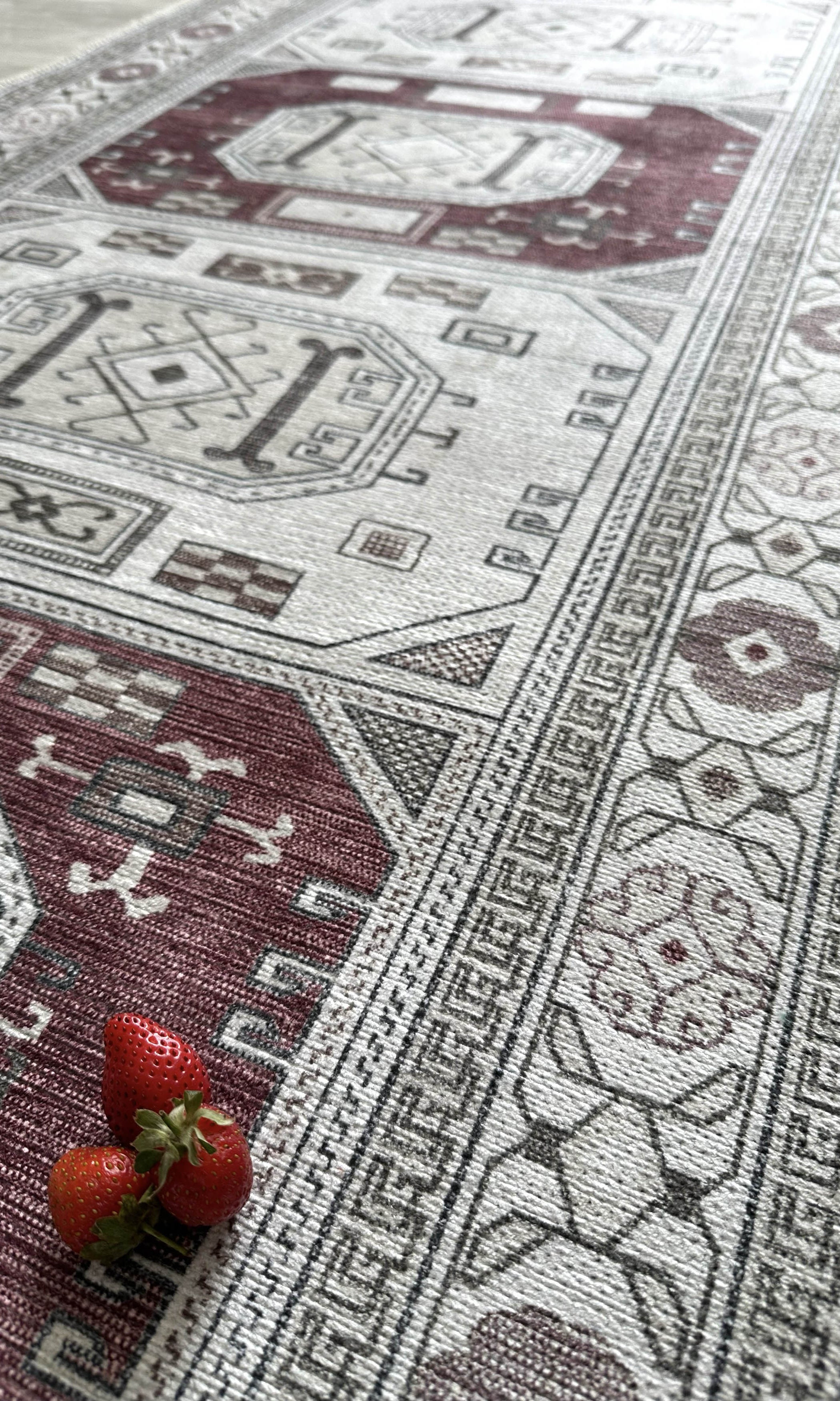 Jianna Modern Turkish Cream Burgundy Rug