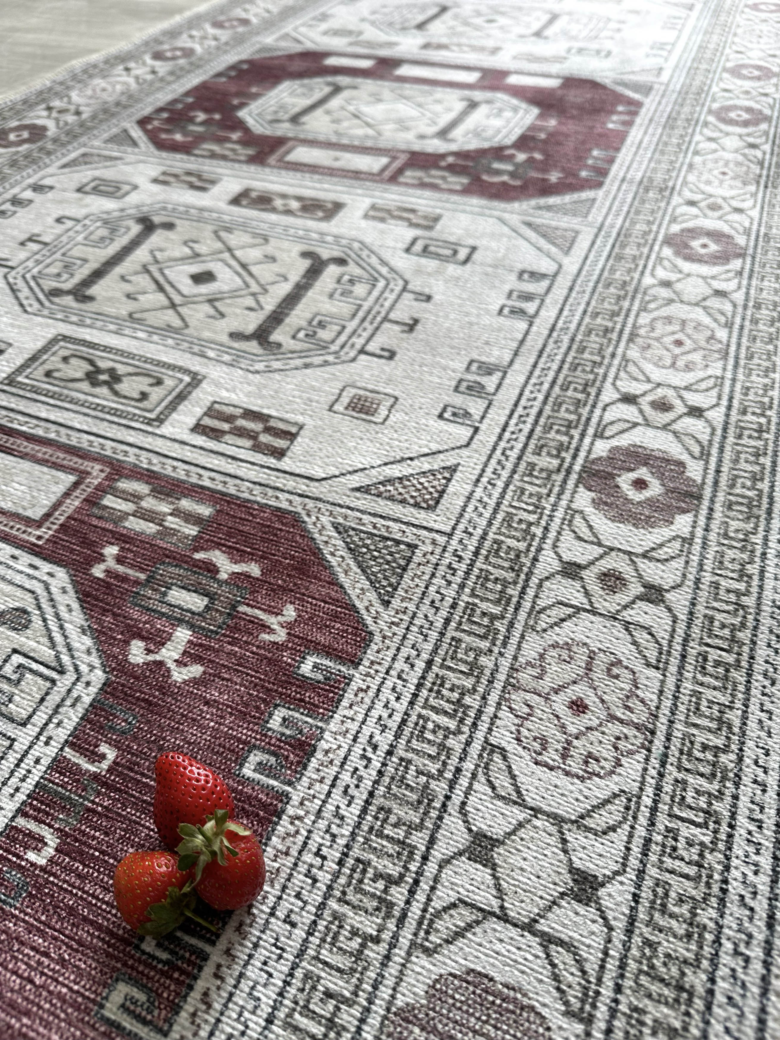 Jianna Modern Turkish Cream Burgundy Rug