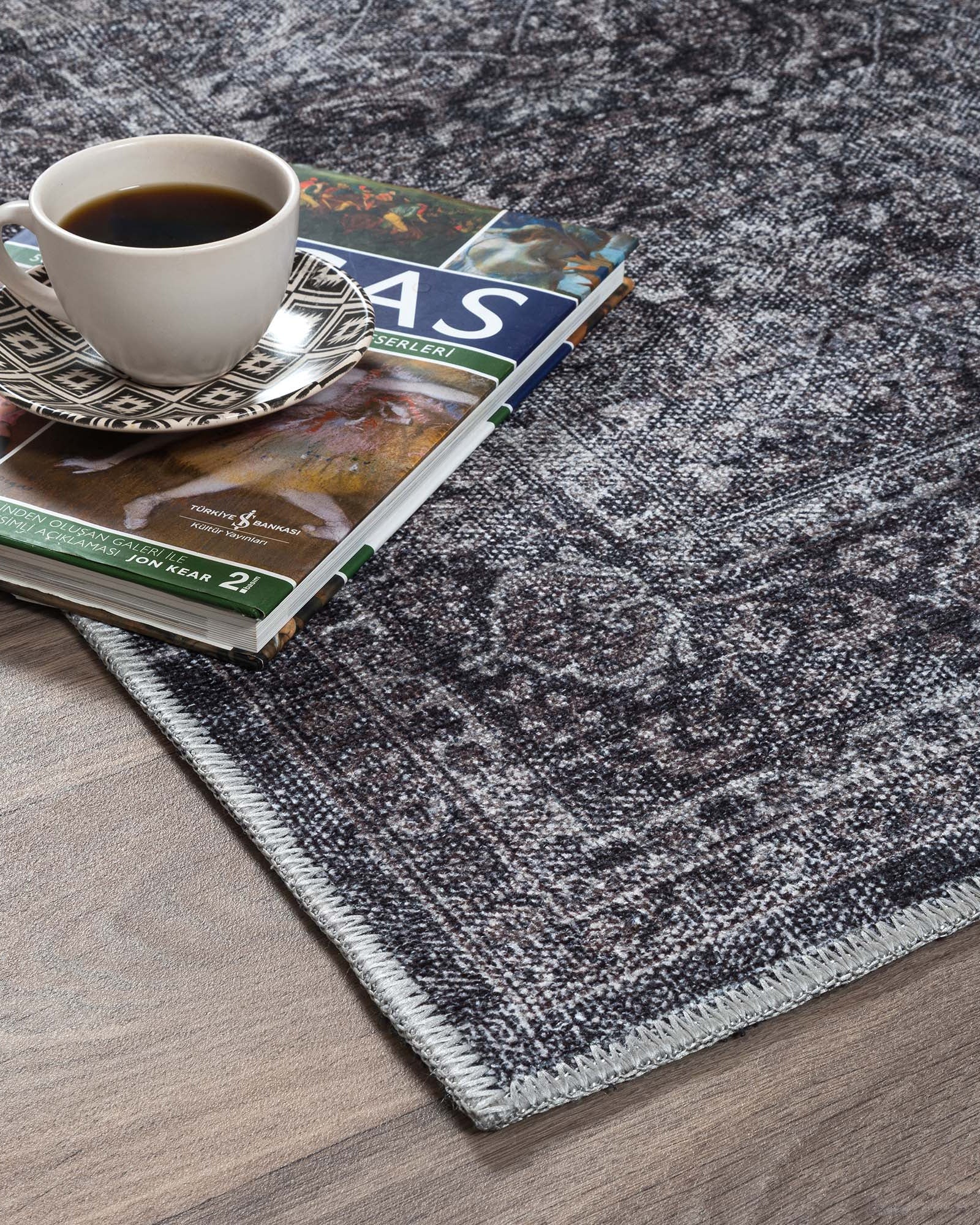 Valerie Distressed Persian Newburg Green & Olive Rug