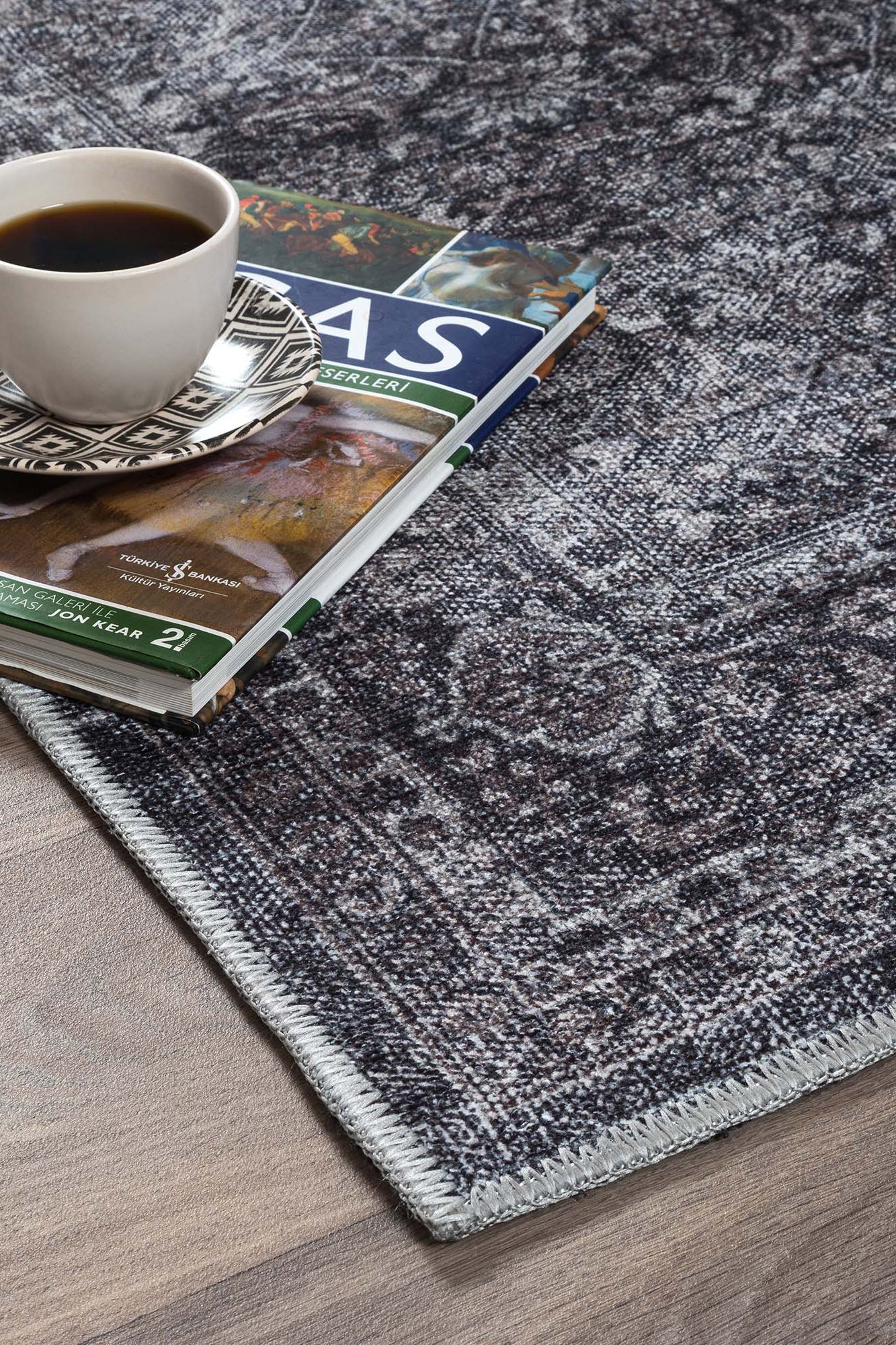 Valerie Distressed Persian Newburg Green & Olive Rug