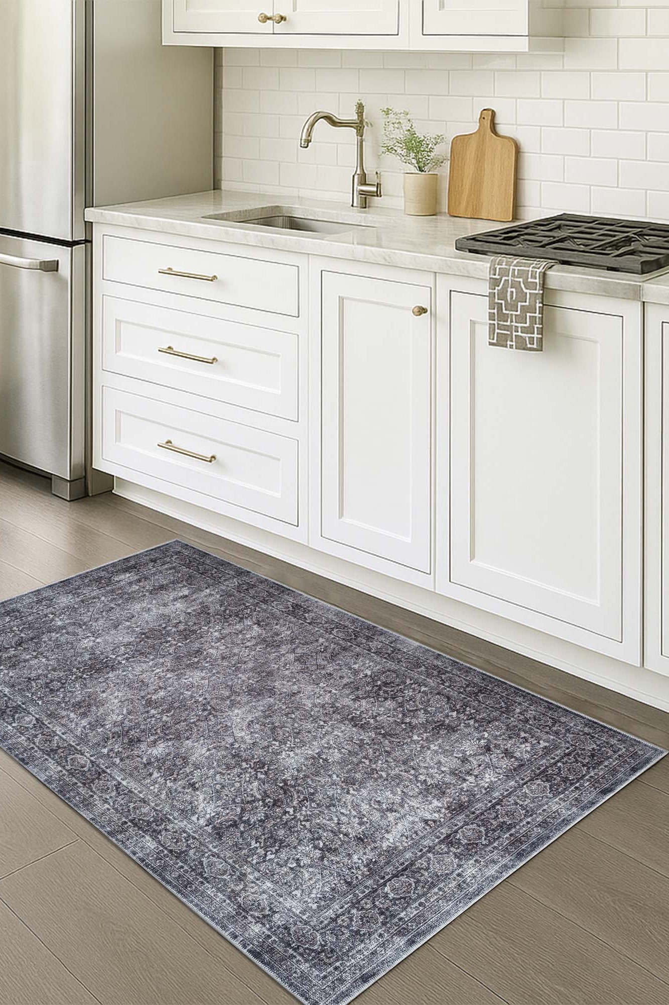 Valerie Distressed Persian Newburg Green & Olive Rug