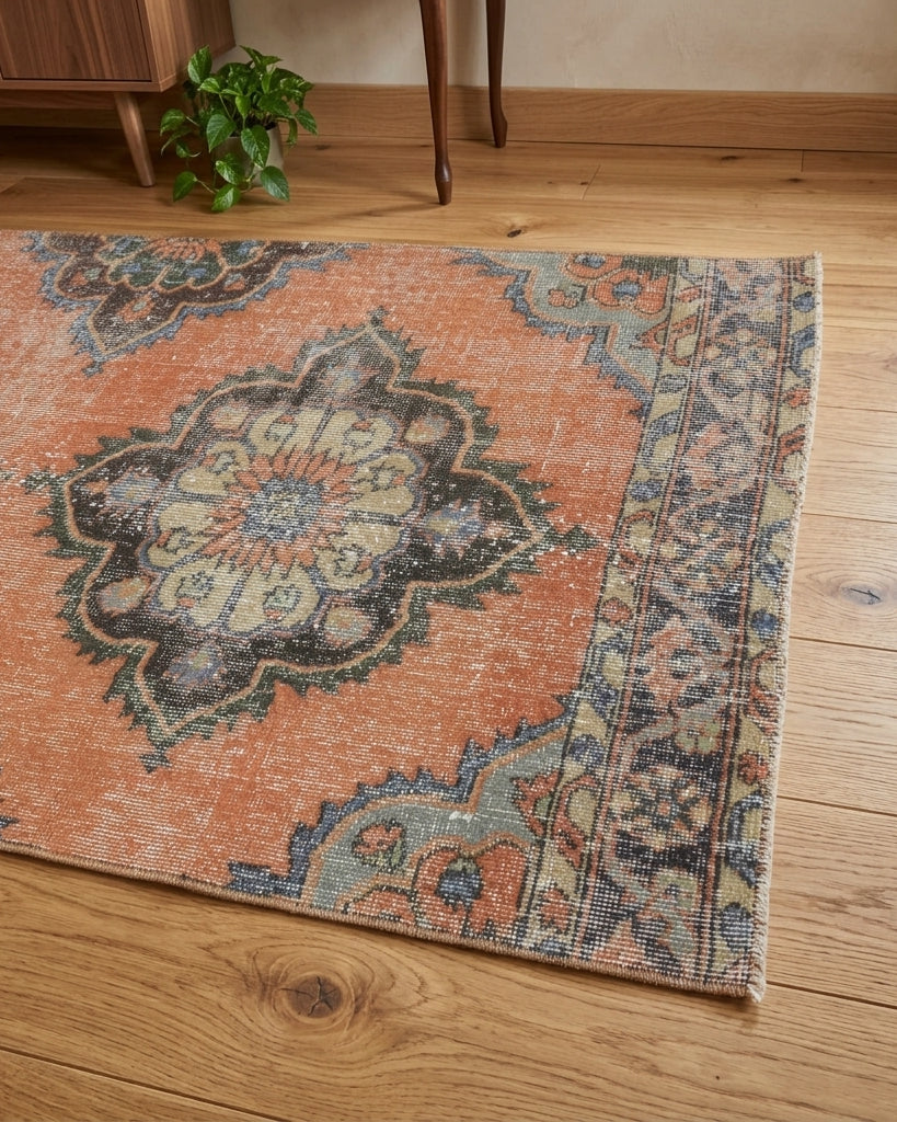 Ikat pattern on the Nerissa vintage runner rug – handmade in Anatolia, Turkey