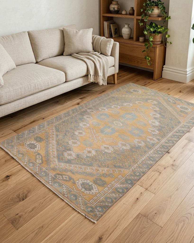 Oriental pattern on the Irinia vintage area rug – handmade in Anatolia, Turkey