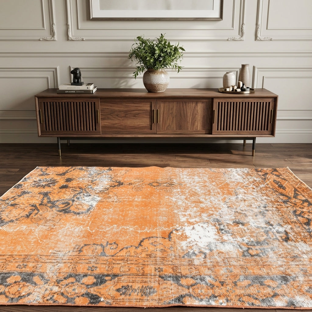 Oriental pattern on the Isonoma vintage area rug – handmade in Anatolia, Turkey