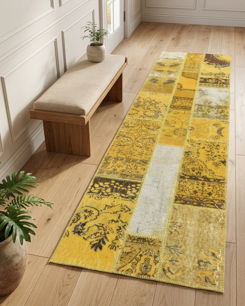 Oriental pattern on the Ozge vintage patchwork runner rug – handmade in Anatolia, Turkey