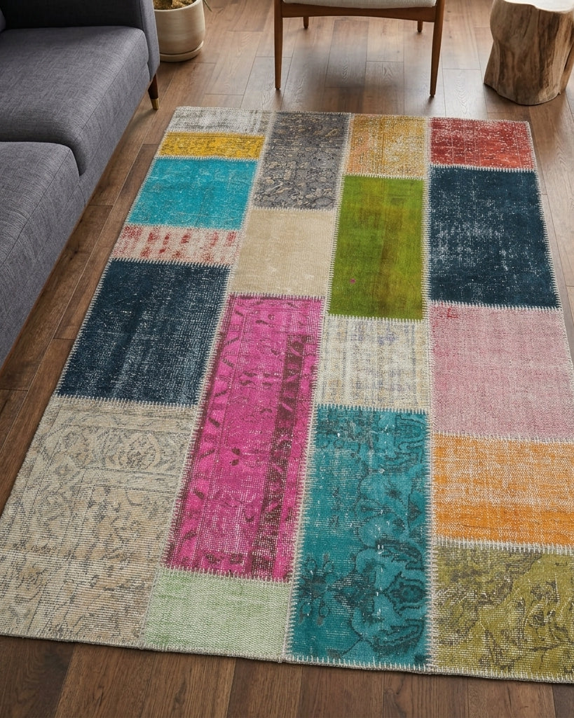 Abstract pattern on the Hilalumut vintage patchwork area rug – handmade in Anatolia, Turkey