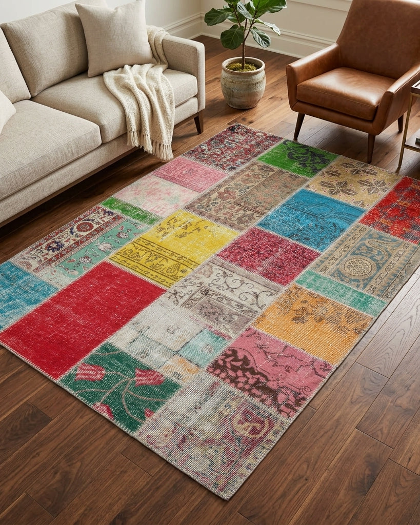Patchwork pattern on the Hilal vintage patchwork area rug – handmade in Anatolia, Turkey