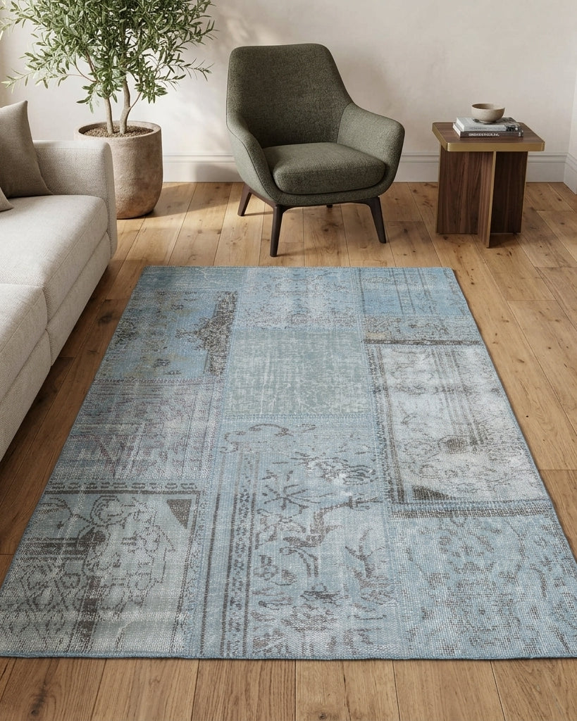 Pattern on the Hesperpetra vintage patchwork area rug – handmade in Anatolia, Turkey