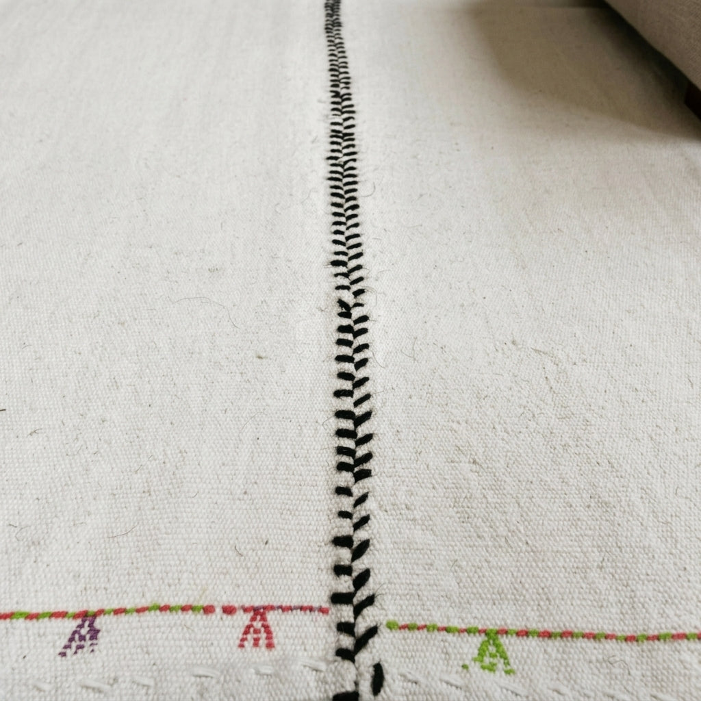 Solid pattern on the Sidikanaz Hanane vintage kilim rug – handwoven flatweave in Sivas, Turkey