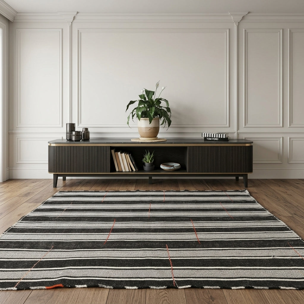 Striped pattern on the Shorena Harley vintage kilim rug – handwoven flatweave in Sivas, Turkey
