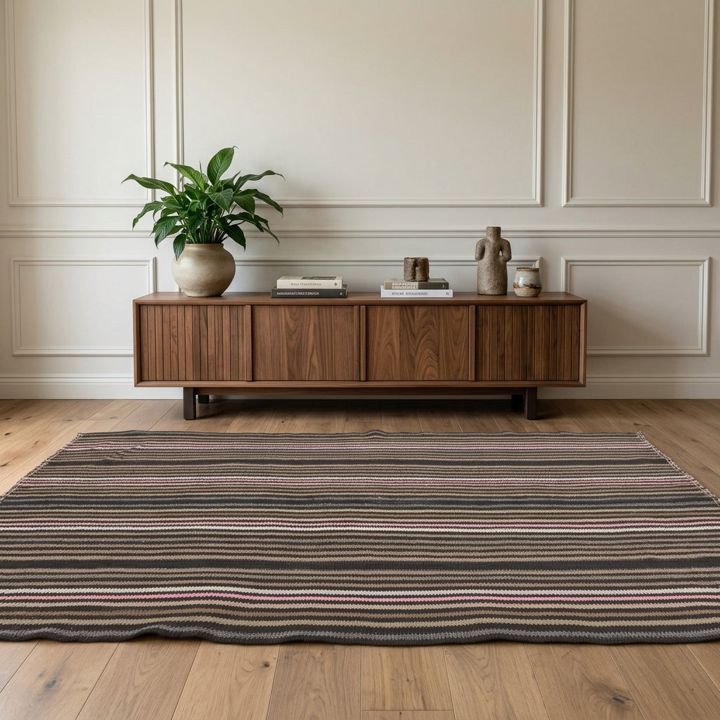 Striped pattern on the Serinlale Hayley vintage kilim rug – handwoven flatweave in Sivas, Turkey