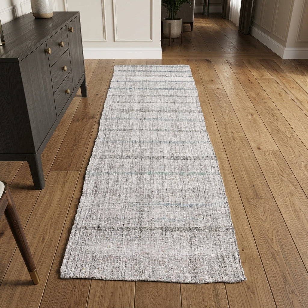 Solid pattern on the Tubasel vintage kilim runner rug – handwoven flatweave in Anatolia, Turkey