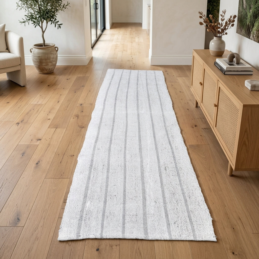 Striped pattern on the Tsovinar vintage kilim runner rug – handwoven flatweave in Anatolia, Turkey
