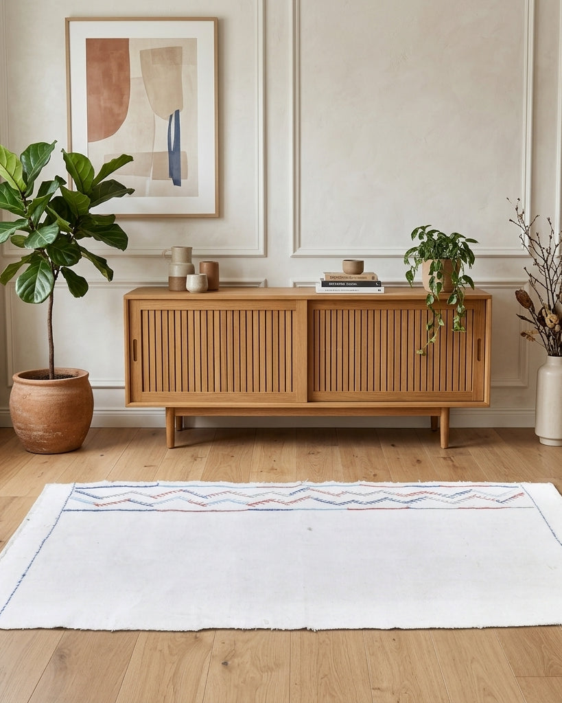 Solid pattern on the Sideraura vintage kilim runner rug – handwoven flatweave in Anatolia, Turkey