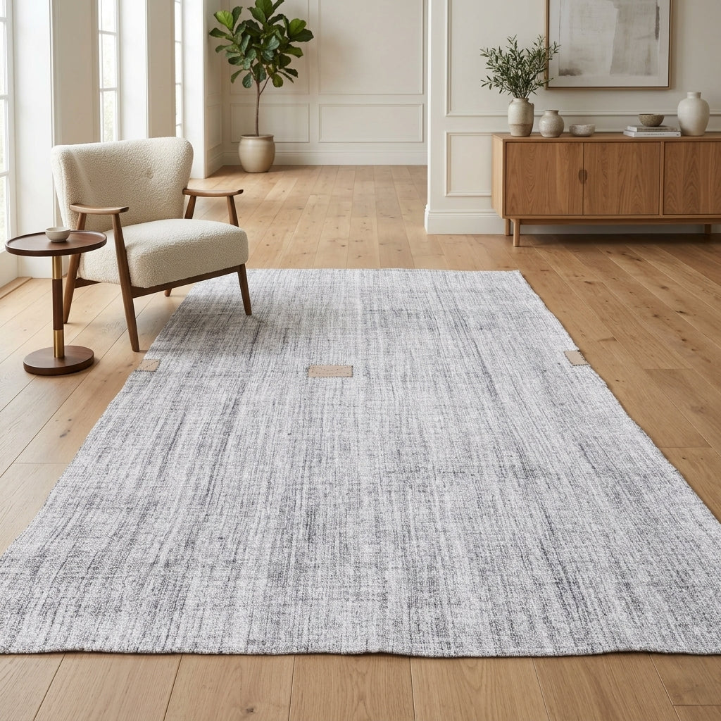 Solid pattern on the Dilber vintage kilim rug – handwoven flatweave in Anatolia, Turkey