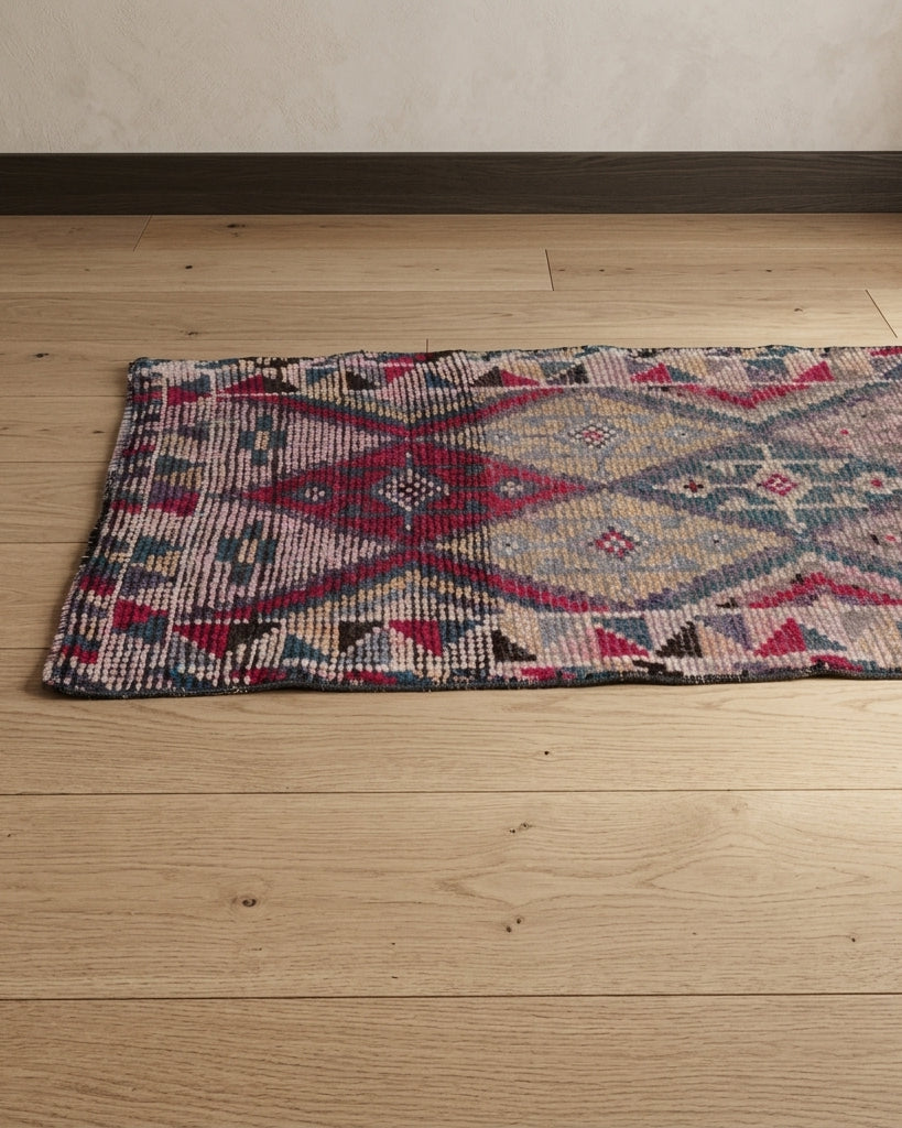 Ikat pattern on the Menekseperver vintage runner rug – handmade in Anatolia, Turkey