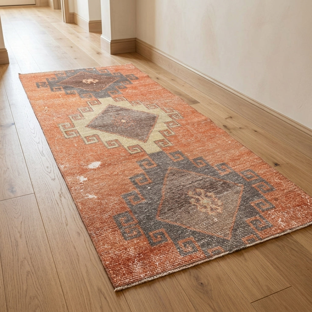 Ikat pattern on the Ezgi vintage runner rug – handmade in Anatolia, Turkey