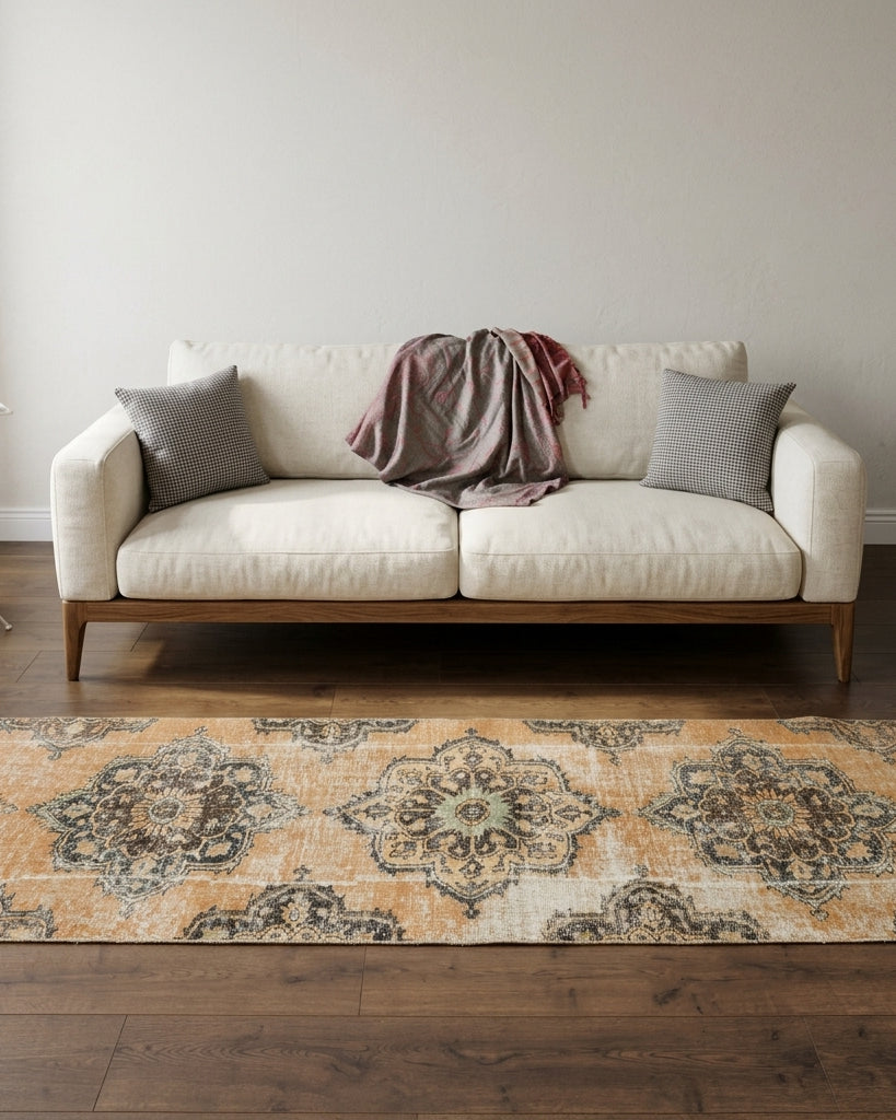 Ikat pattern on the Meneksebahce vintage kilim runner rug – handwoven flatweave in Anatolia, Turkey