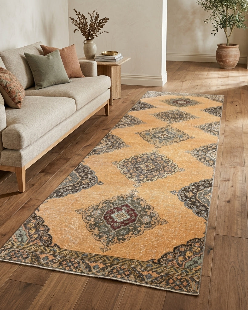 Ikat pattern on the Meltemcihan vintage runner rug – handmade in Anatolia, Turkey