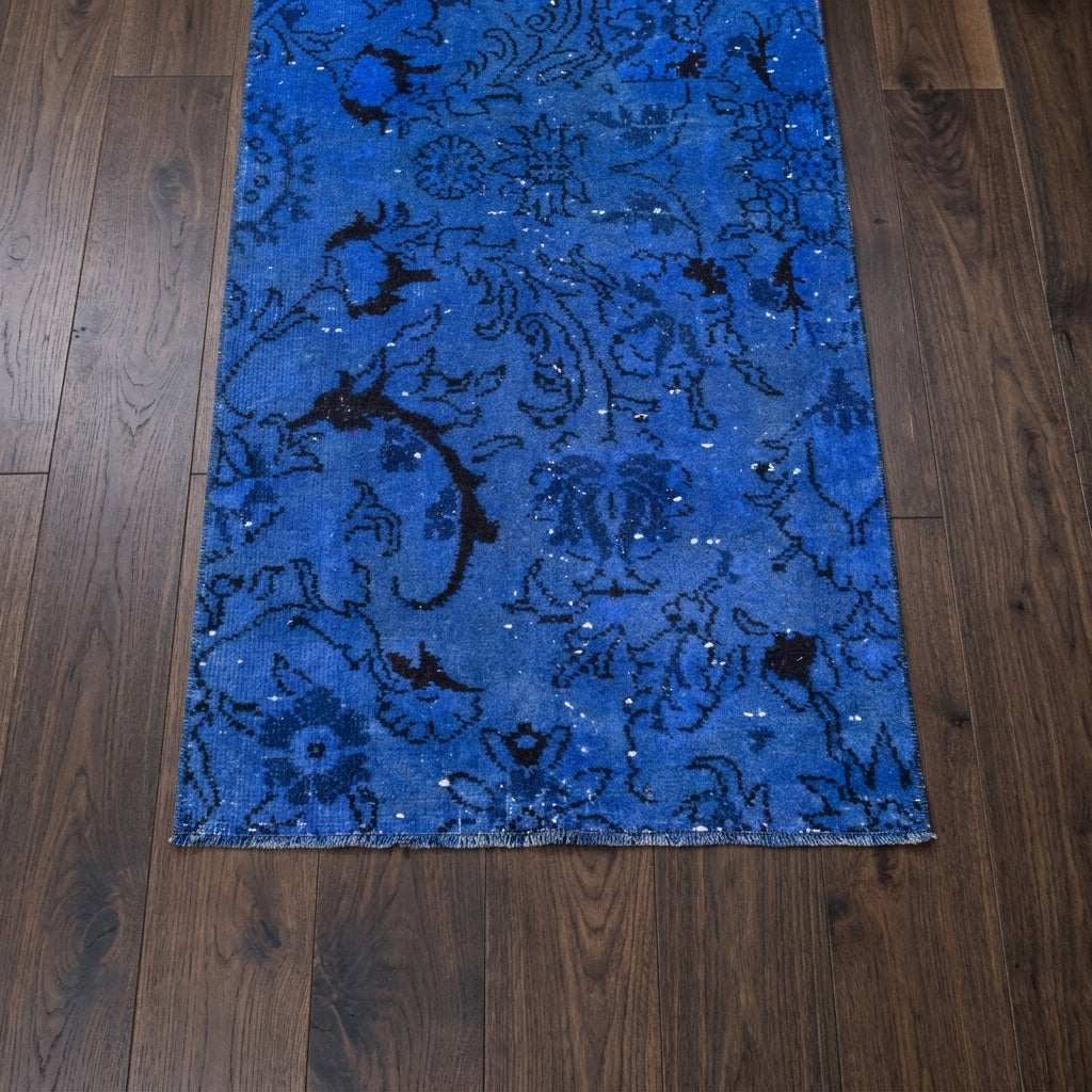Floral pattern on the Gumuspare vintage runner rug – handmade in Anatolia, Turkey