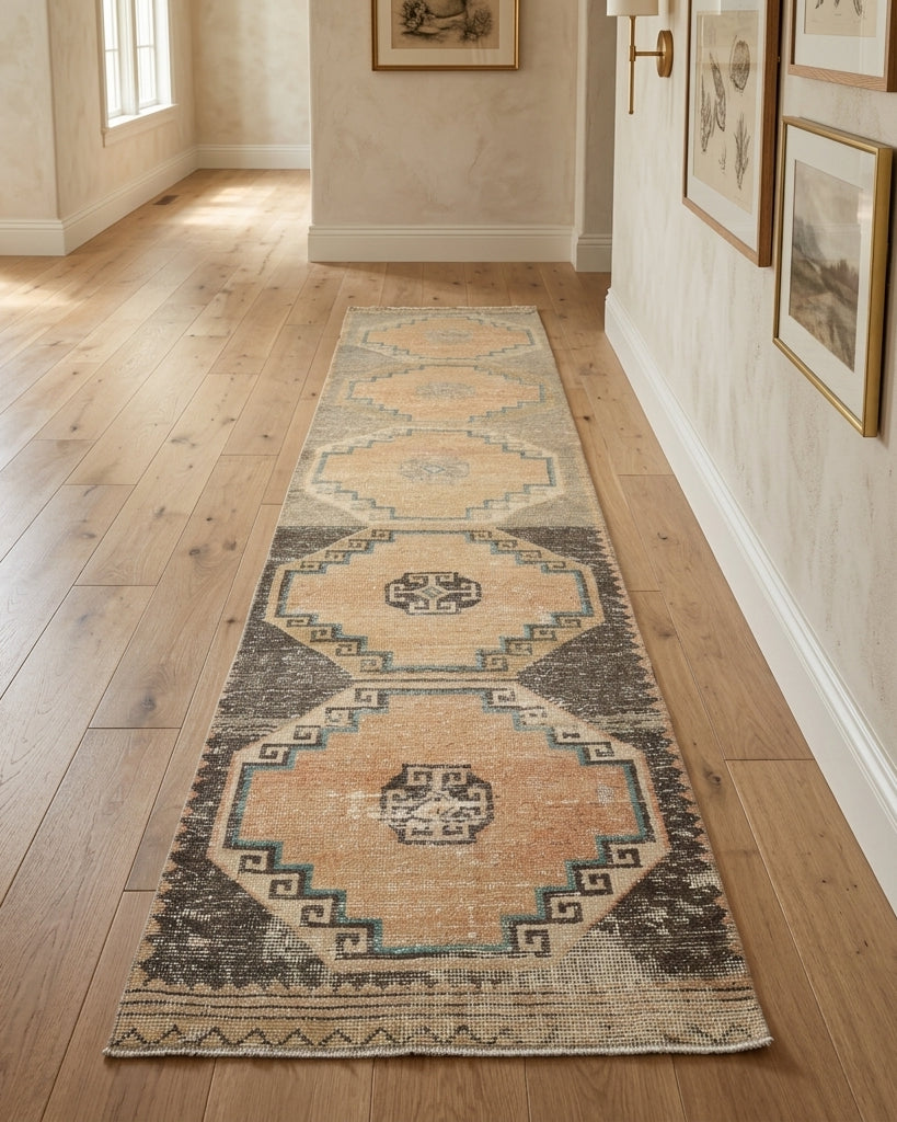 Geometric pattern on the Kydonesia vintage runner rug – handmade in Anatolia, Turkey