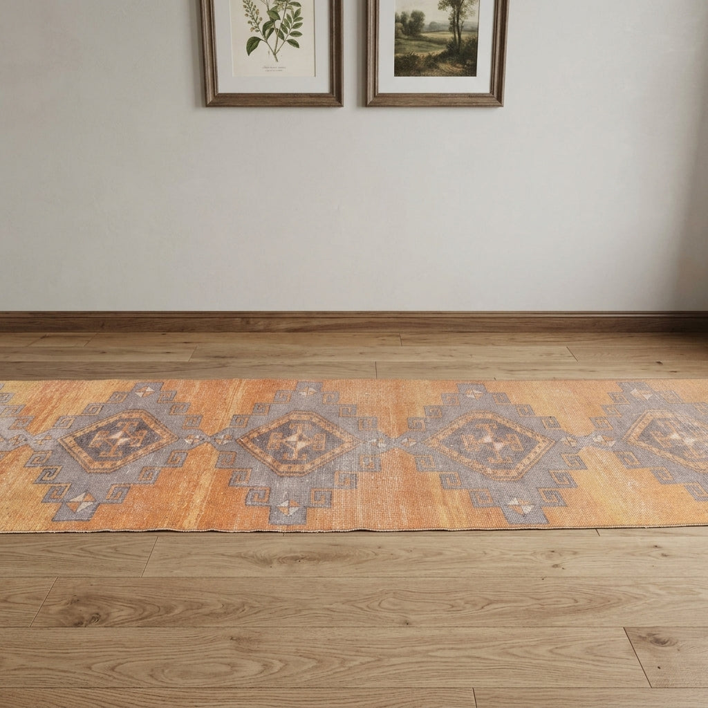 Ikat pattern on the Glaucope vintage runner rug – handmade in Anatolia, Turkey