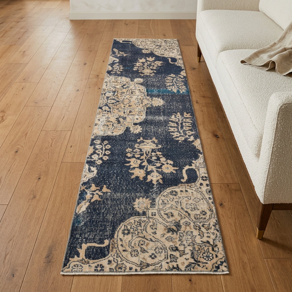 Floral pattern on the Hippopetra vintage runner rug – handmade in Anatolia, Turkey