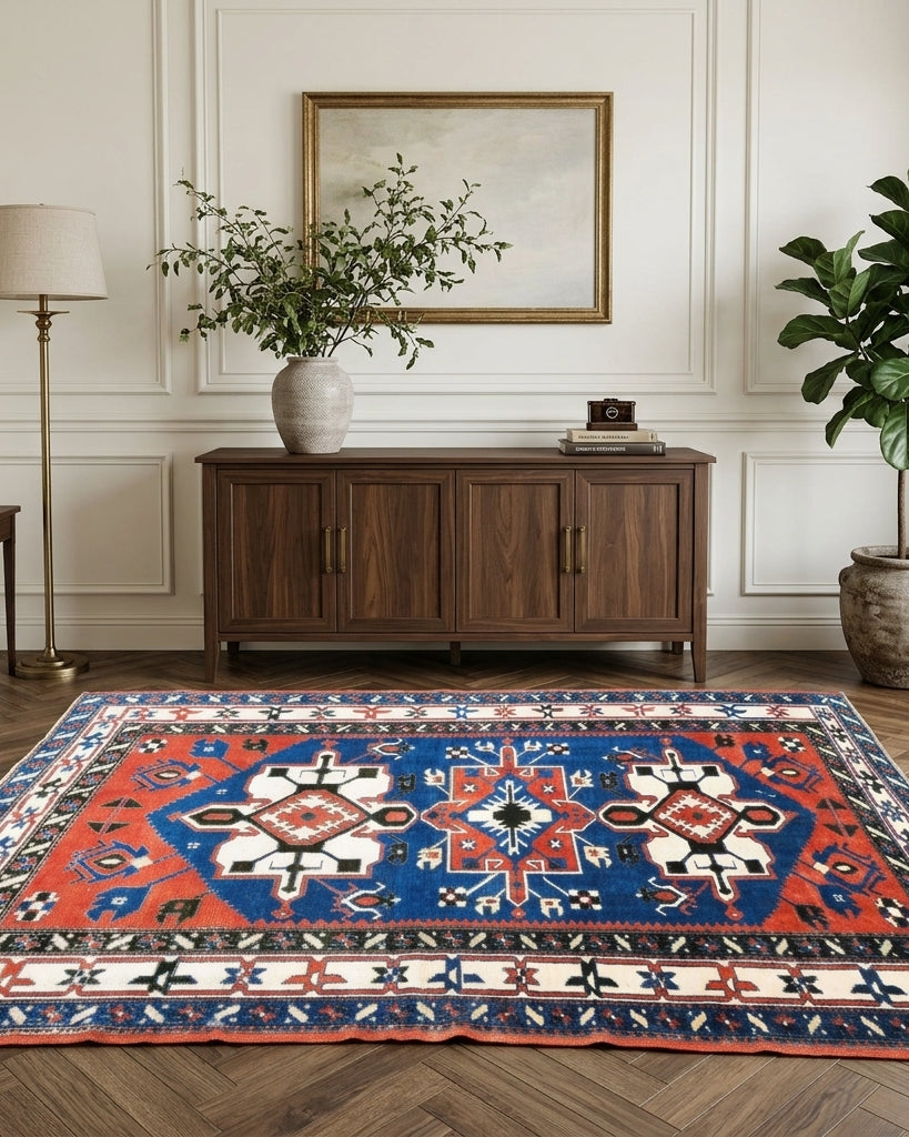 Geometric pattern on the Glykotima vintage area rug – handmade in Milas, Turkey