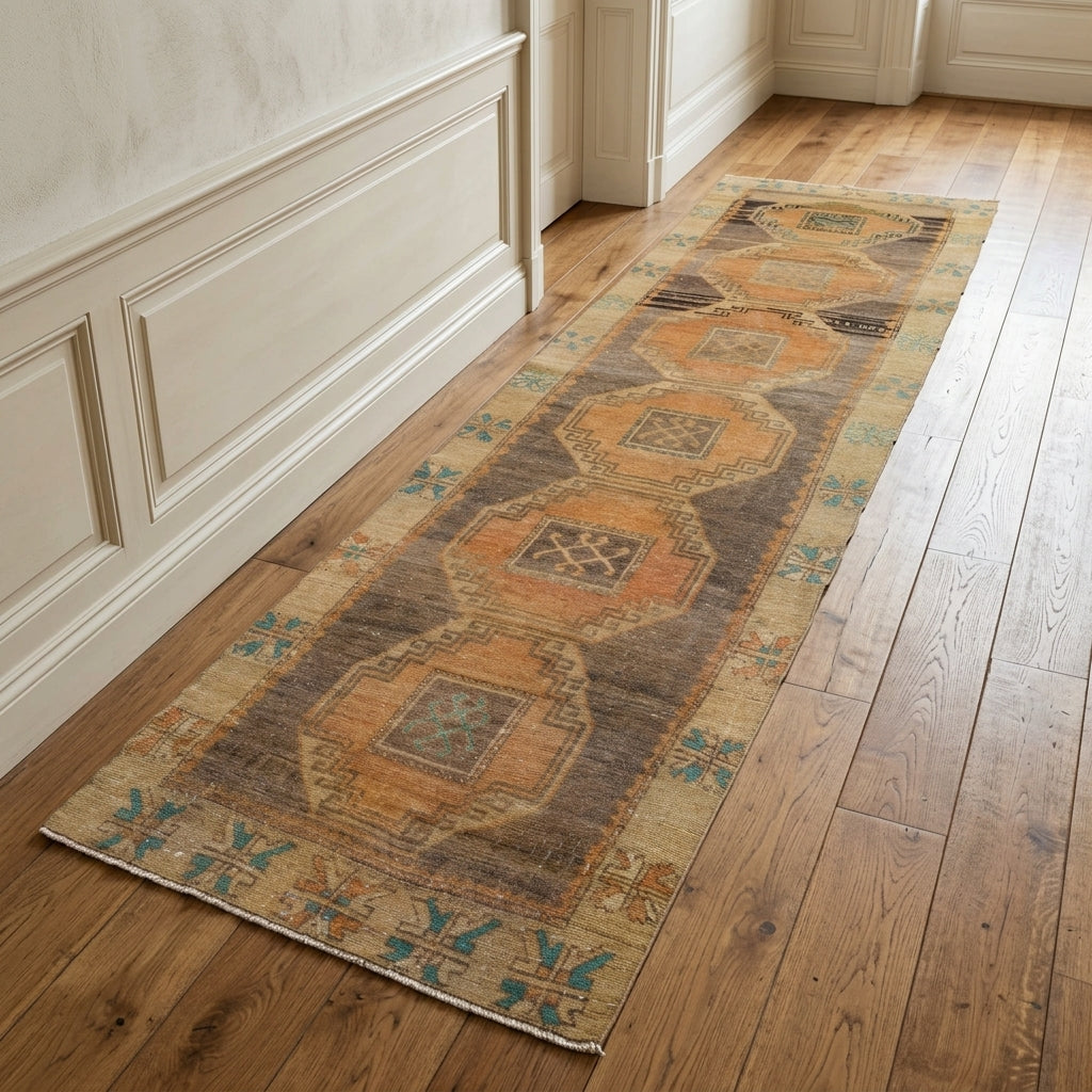 Geometric pattern on the Yaprakban vintage runner rug – handmade in Anatolia, Turkey