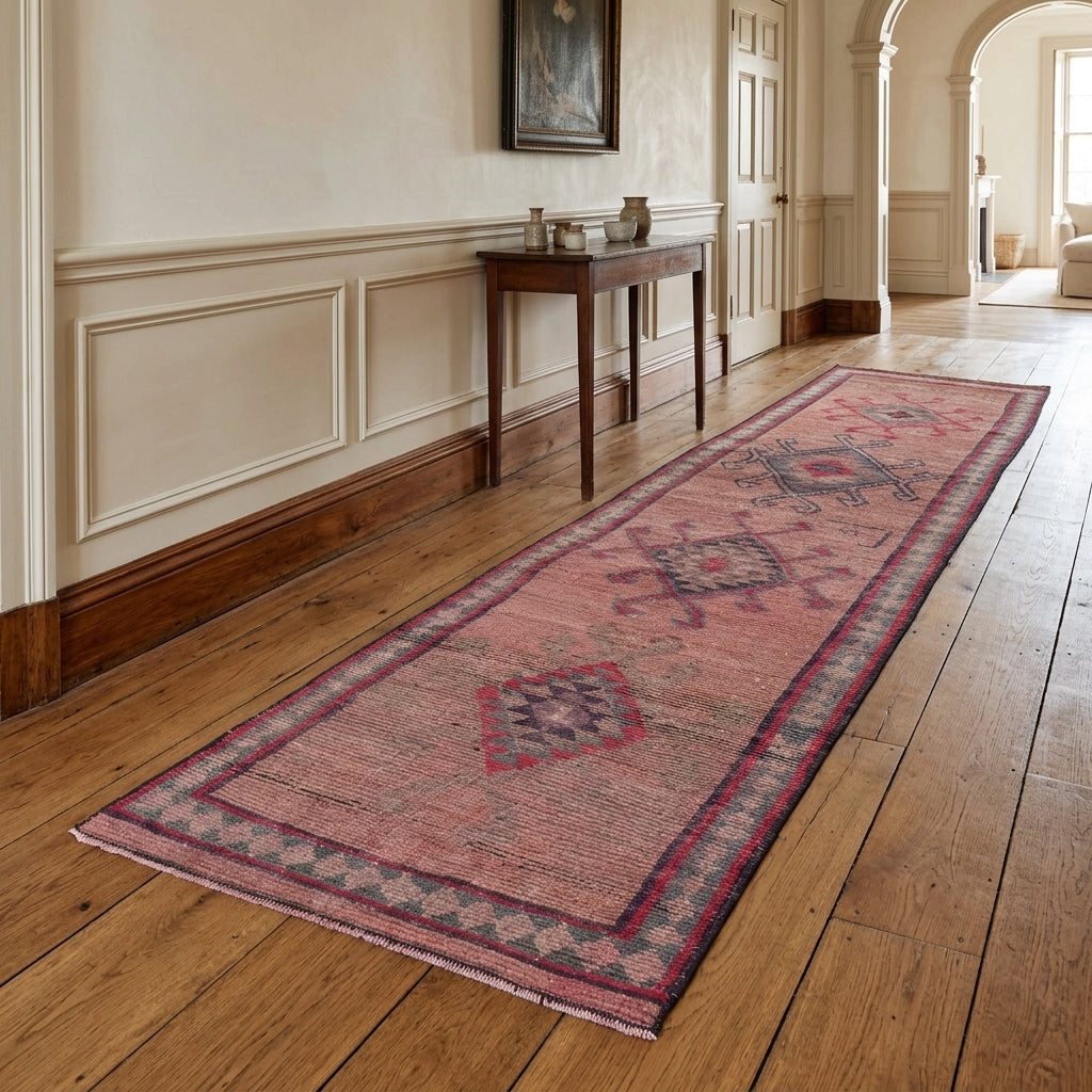 Ikat pattern on the Yildiznihal vintage runner rug – handmade in Anatolia, Turkey
