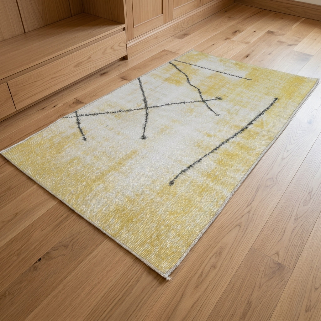 Solid pattern on the Tuncpare vintage runner rug – handmade in Anatolia, Turkey