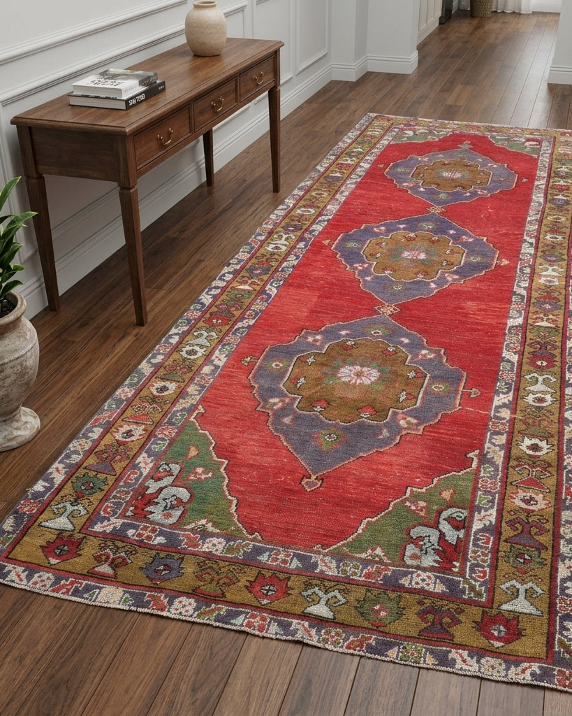 Oriental pattern on the Ruyasad vintage runner rug – handmade in Anatolia, Turkey