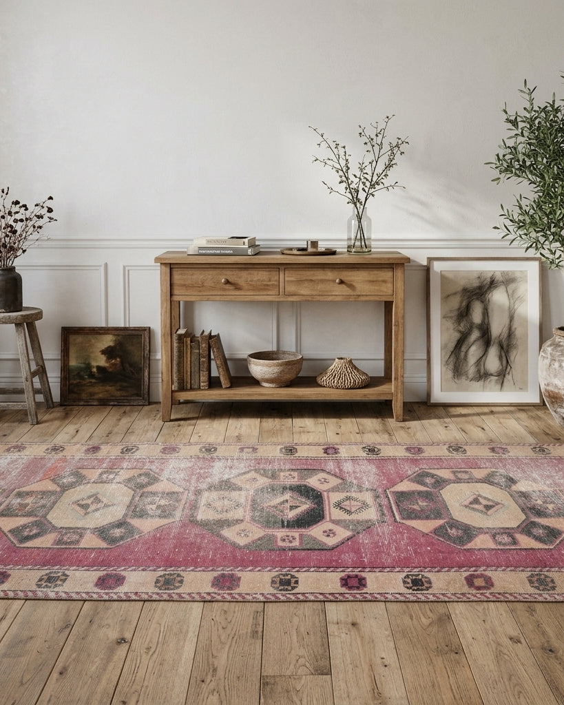 Oriental pattern on the Sevdagonca vintage runner rug – handmade in Anatolia, Turkey