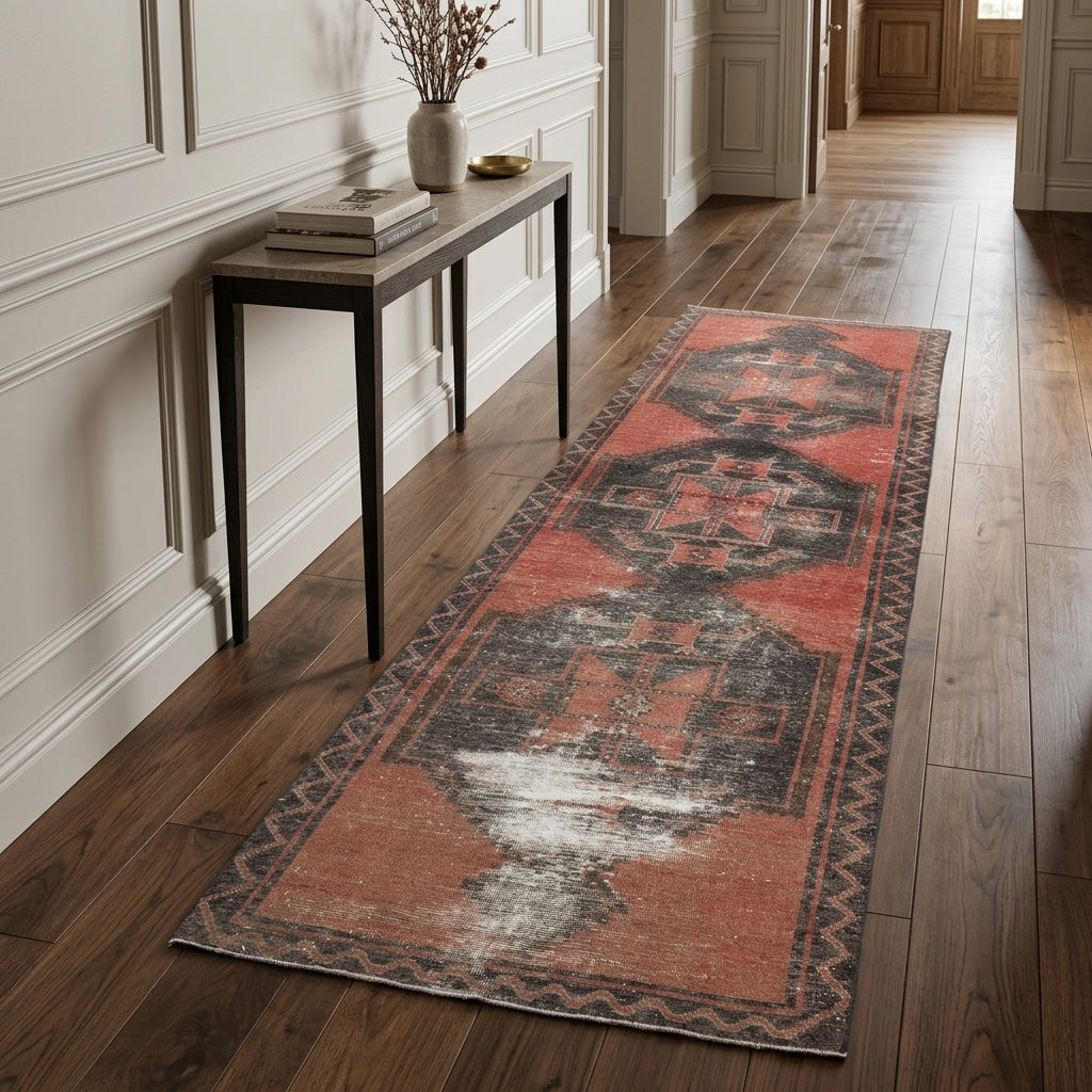 Oriental pattern on the Sebter vintage runner rug – handmade in Anatolia, Turkey