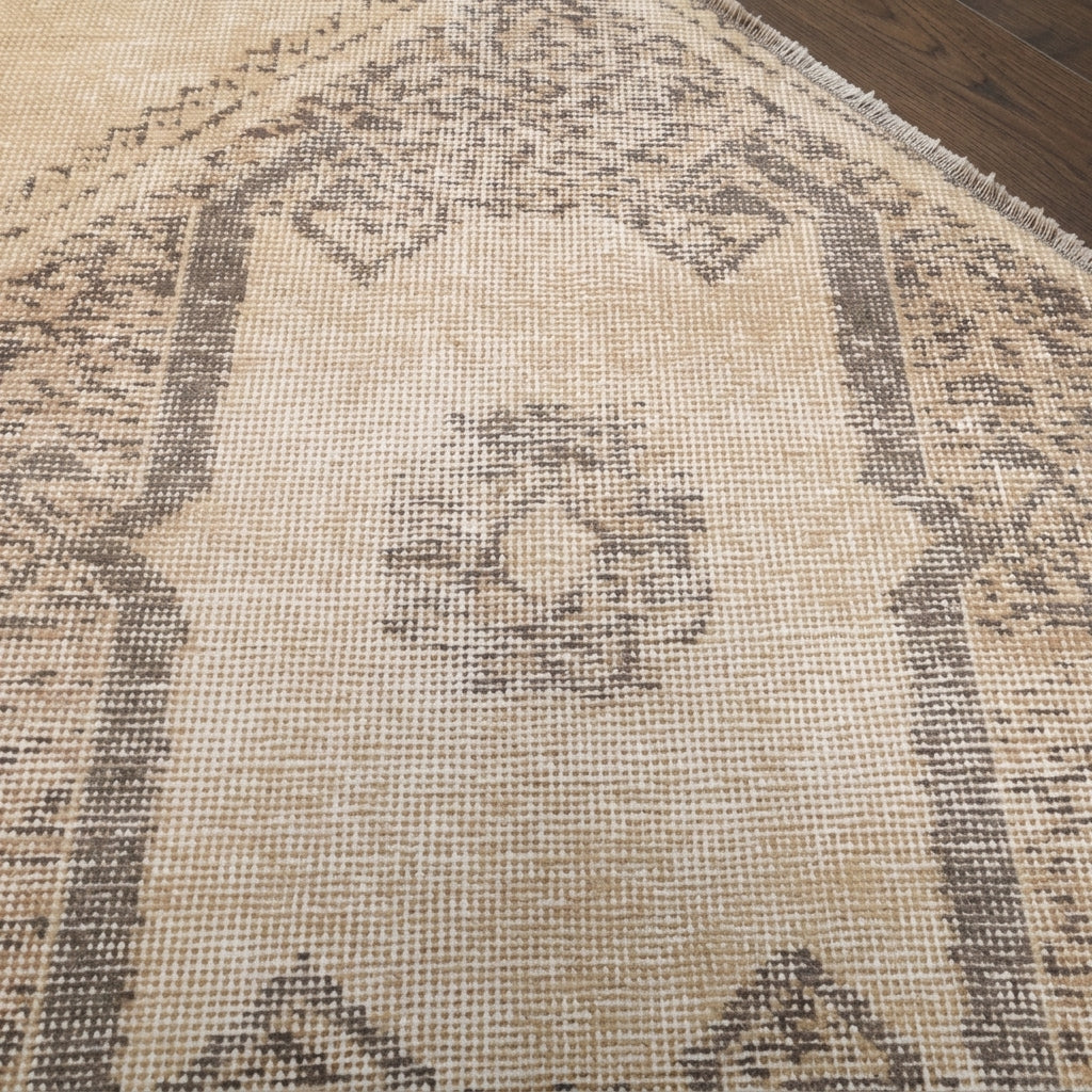 Oriental pattern on the Sebpare vintage runner rug – handmade in Anatolia, Turkey