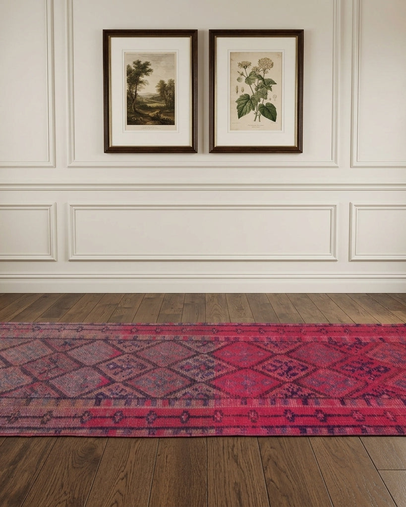 Ikat pattern on the Nigarbahar vintage runner rug – handmade in Anatolia, Turkey