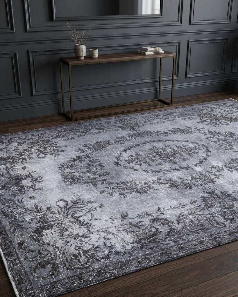 Oriental pattern on the Bengisad vintage area rug – handmade in Anatolia, Turkey