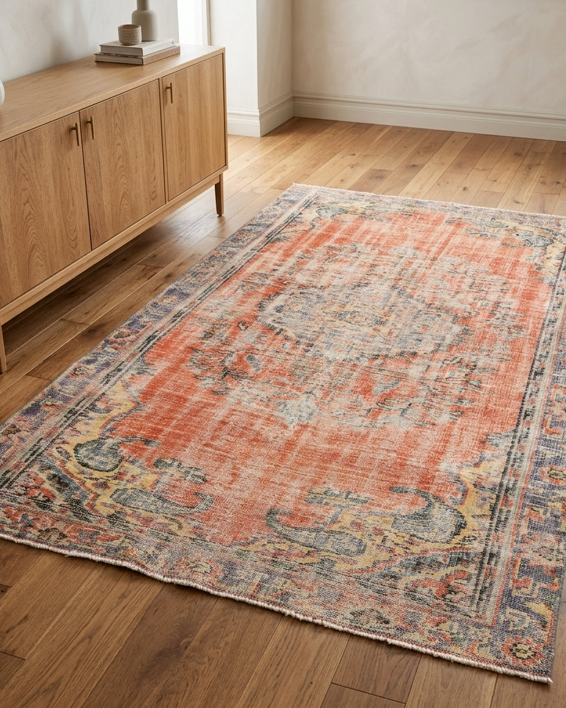 Oriental pattern on the Arnihepa antique washed vintage area rug – handmade in Anatolia, Turkey
