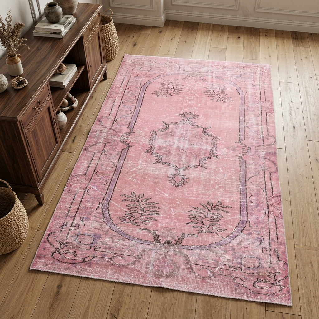 Oriental pattern on the Altinaz vintage area rug – handmade in Anatolia, Turkey