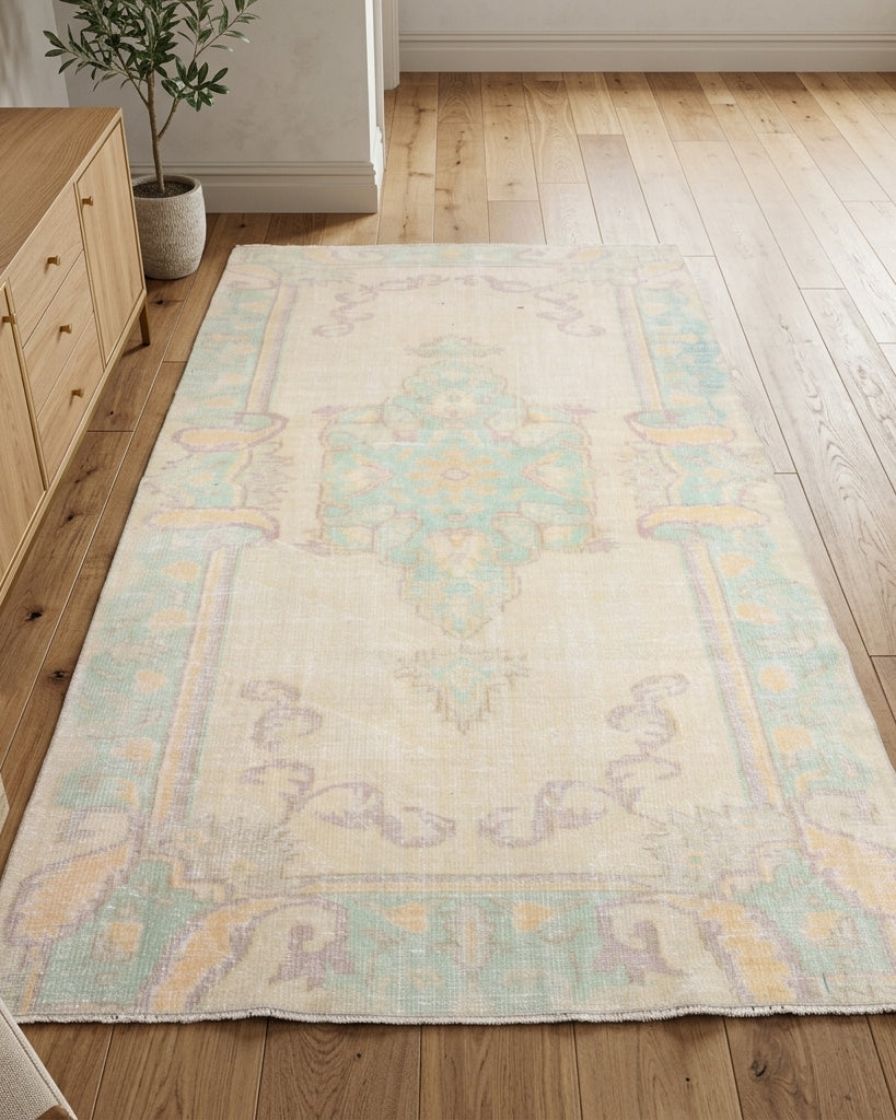 Floral pattern on the Nadide vintage area rug – handmade in Anatolia, Turkey