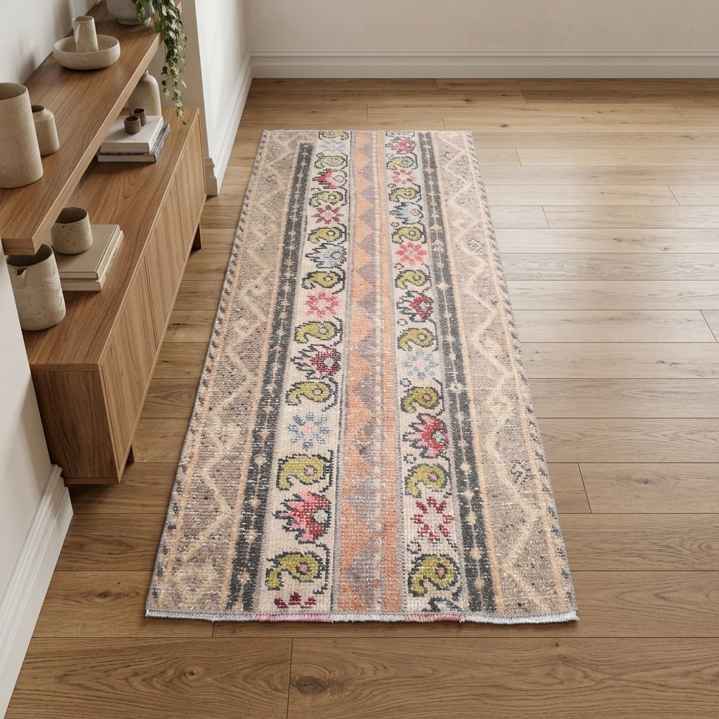 Ikat pattern on the Kydothalia vintage patchwork area rug – handmade in Anatolia, Turkey