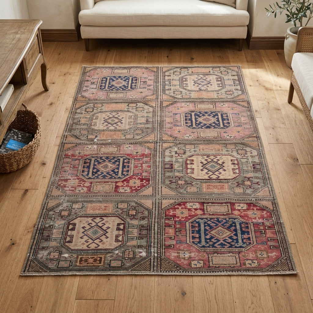 Ikat pattern on the Betulnur vintage area rug – handmade in Anatolia, Turkey