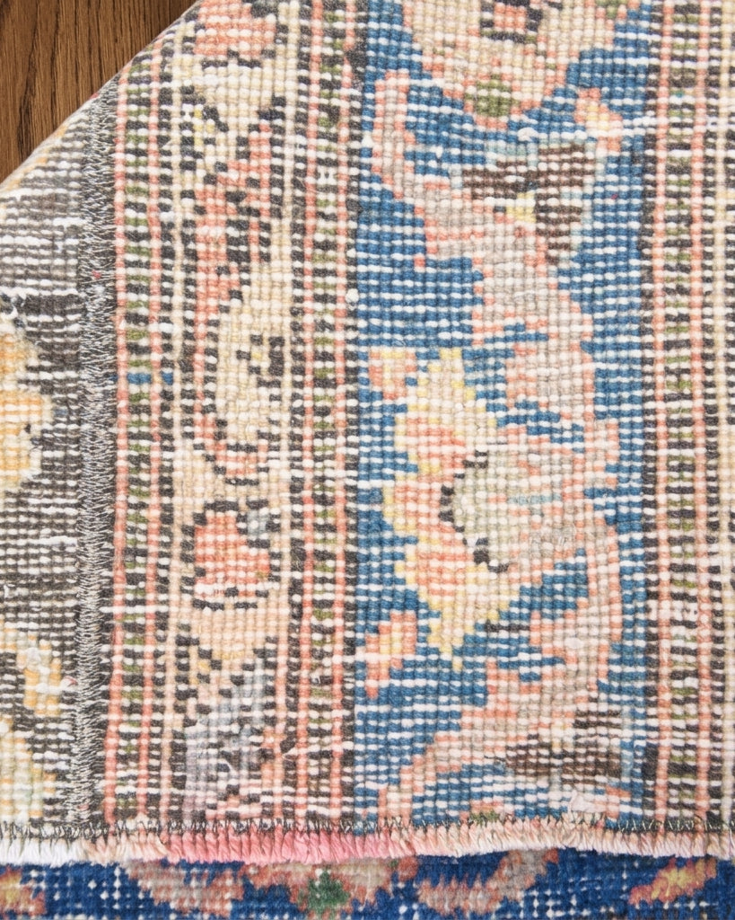Ikat pattern on the Astrapnoe vintage patchwork runner rug – handmade in Anatolia, Turkey