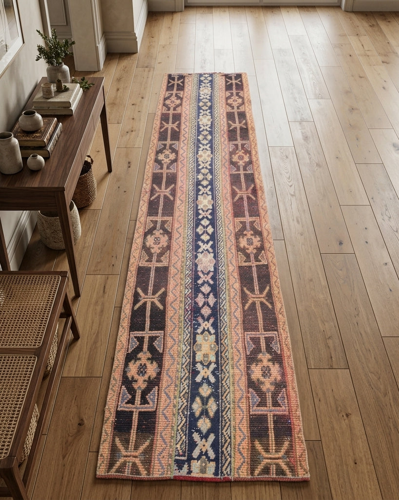 Ikat pattern on the Asterophyllis vintage patchwork runner rug – handmade in Anatolia, Turkey