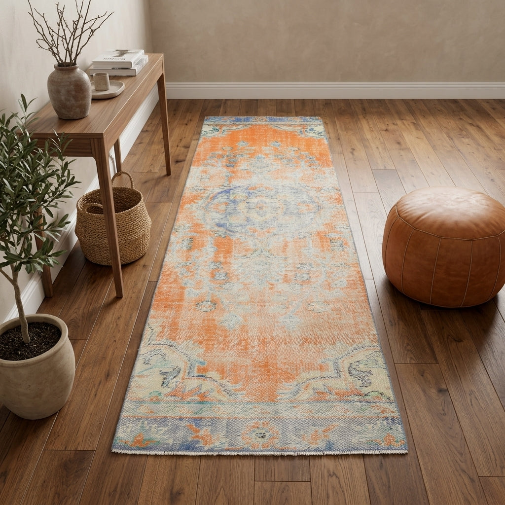 Oriental pattern on the Zibaisik vintage runner rug – handmade in Anatolia, Turkey