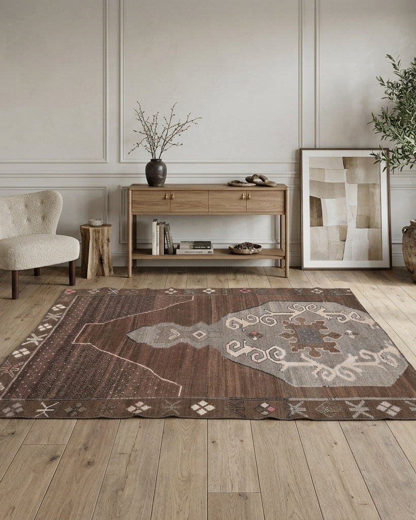 Oriental pattern on the Cymothoe vintage area rug – handmade in Anatolia, Turkey