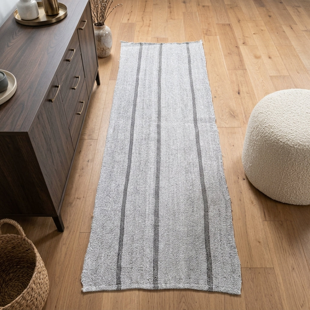 Striped pattern on the Toprakter vintage kilim runner rug – handwoven flatweave in Anatolia, Turkey