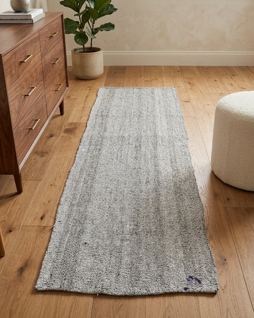 Pattern on the Sunihal vintage kilim runner rug – handwoven flatweave in Anatolia, Turkey