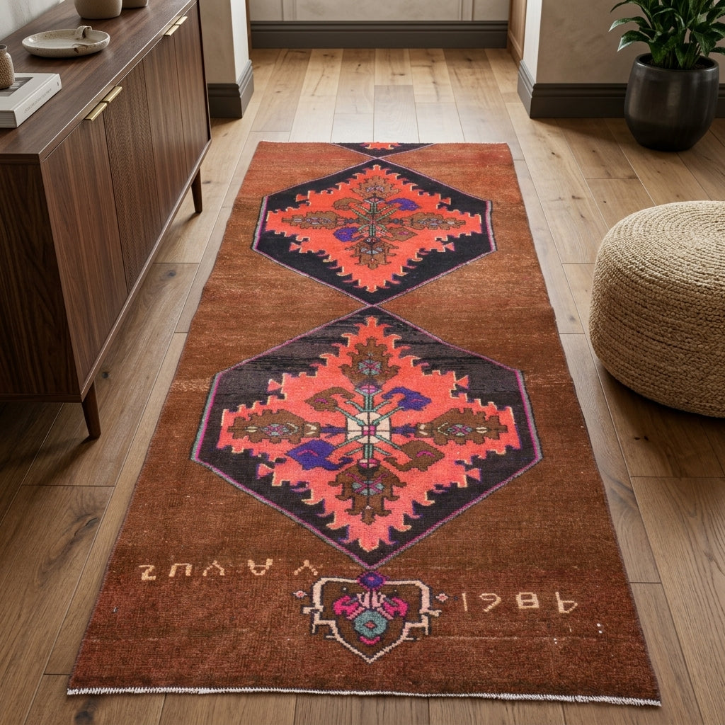 Oriental pattern on the Safaperi vintage runner rug – handmade in Anatolia, Turkey